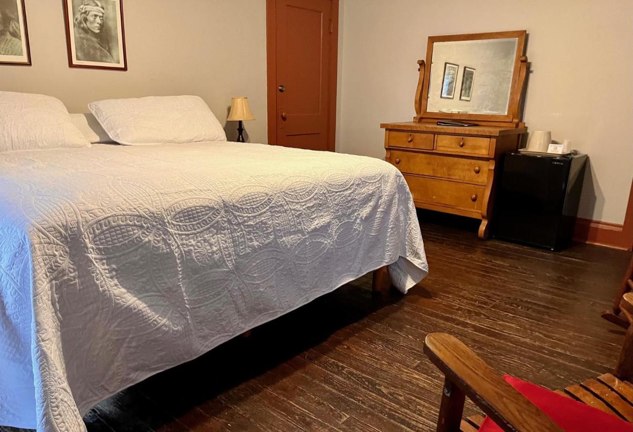Lakeside Inn Ngoại thất bức ảnh