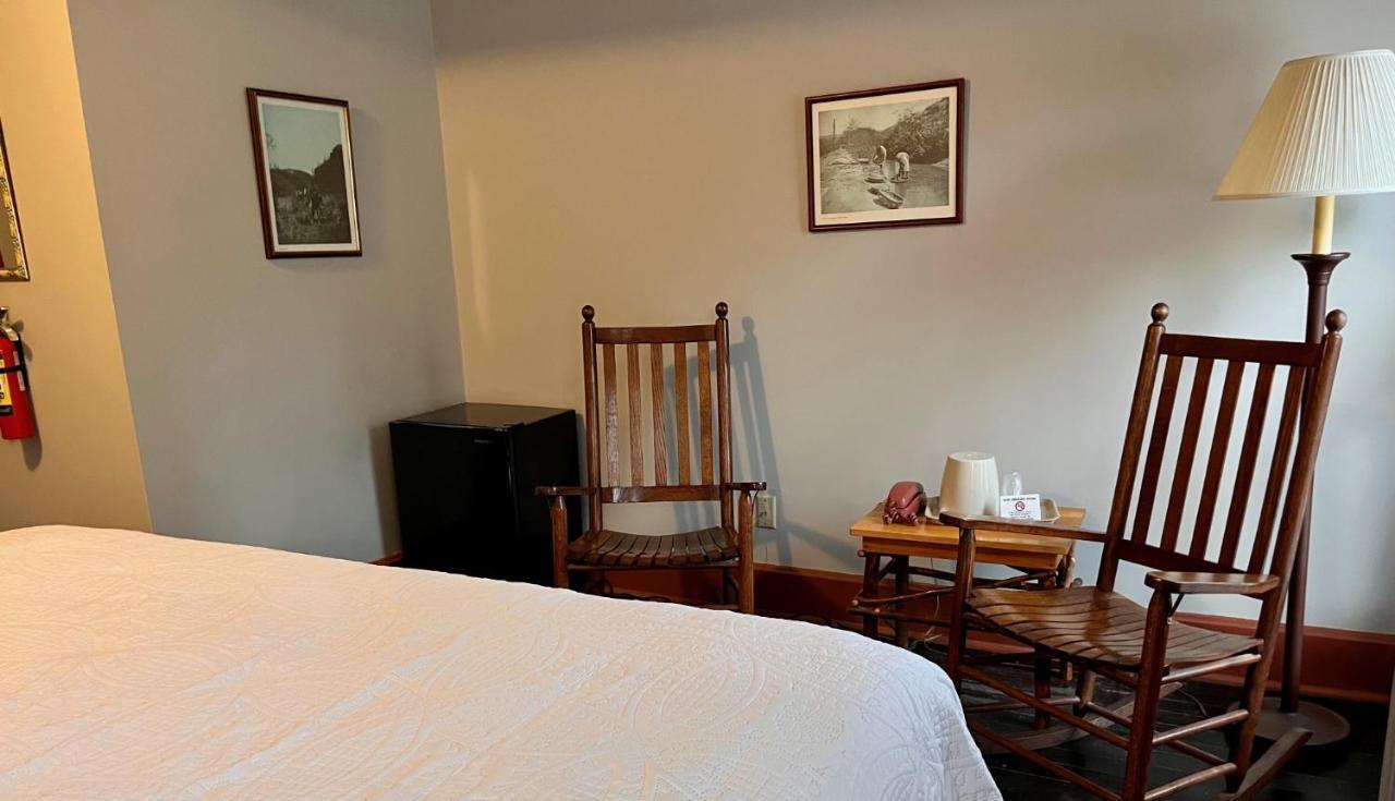 Lakeside Inn Ngoại thất bức ảnh
