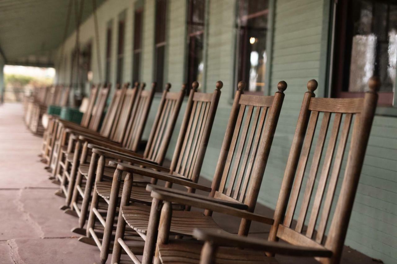 Lakeside Inn Ngoại thất bức ảnh