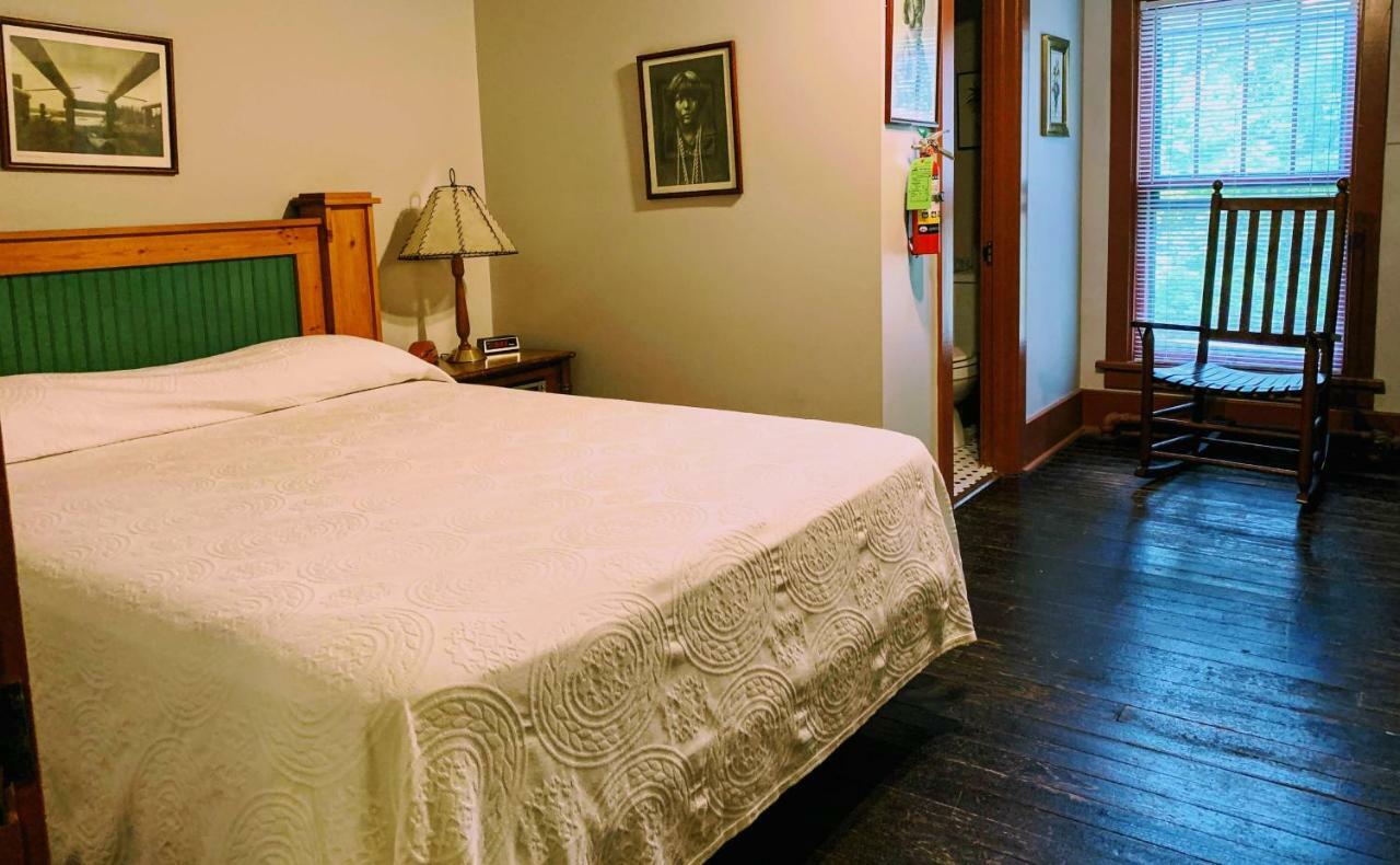Lakeside Inn Ngoại thất bức ảnh