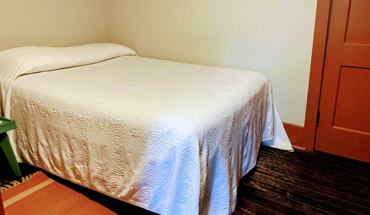 Lakeside Inn Ngoại thất bức ảnh